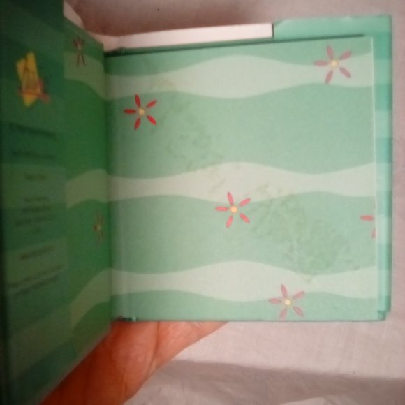 Free with purchase, girlfriends hardcover pocket book - Picture 2 of 2